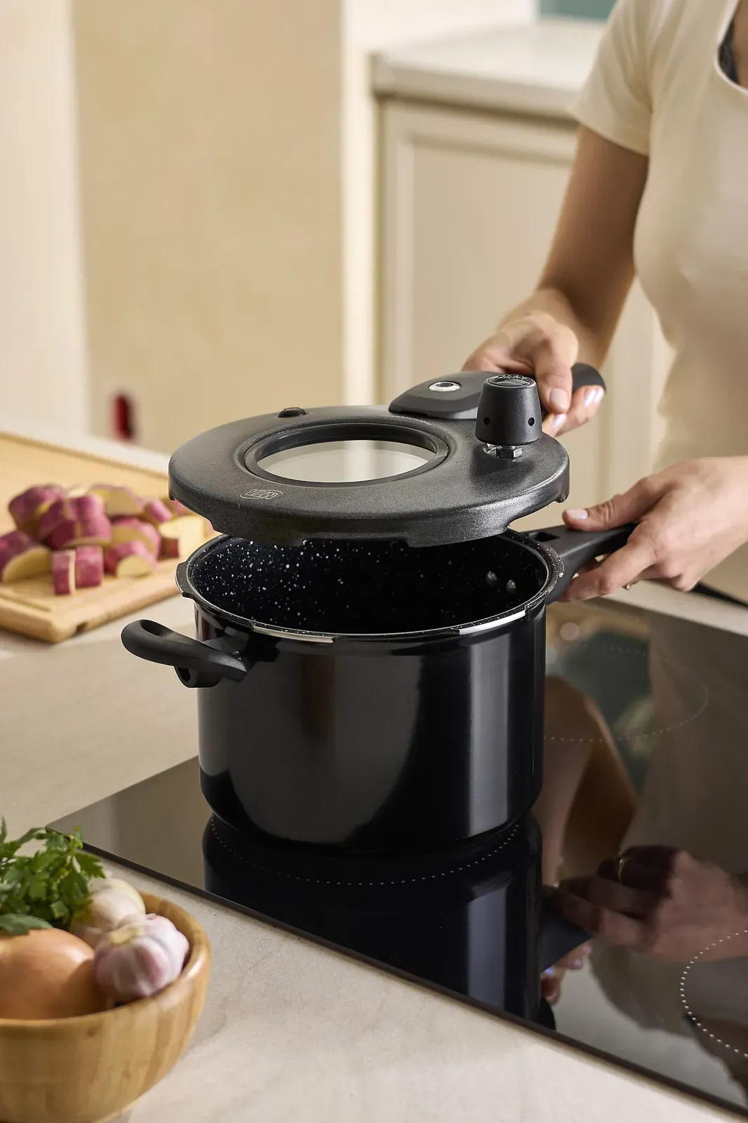 Olla a Presión Visor MTA Cierre Externo Inducción 4,5 L Black